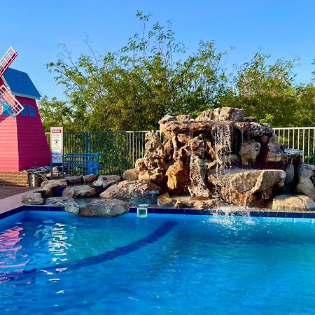 Mrk Resort & Massage Lop Buri Buitenkant foto