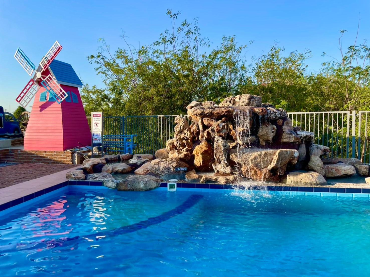 Mrk Resort & Massage Lop Buri Buitenkant foto