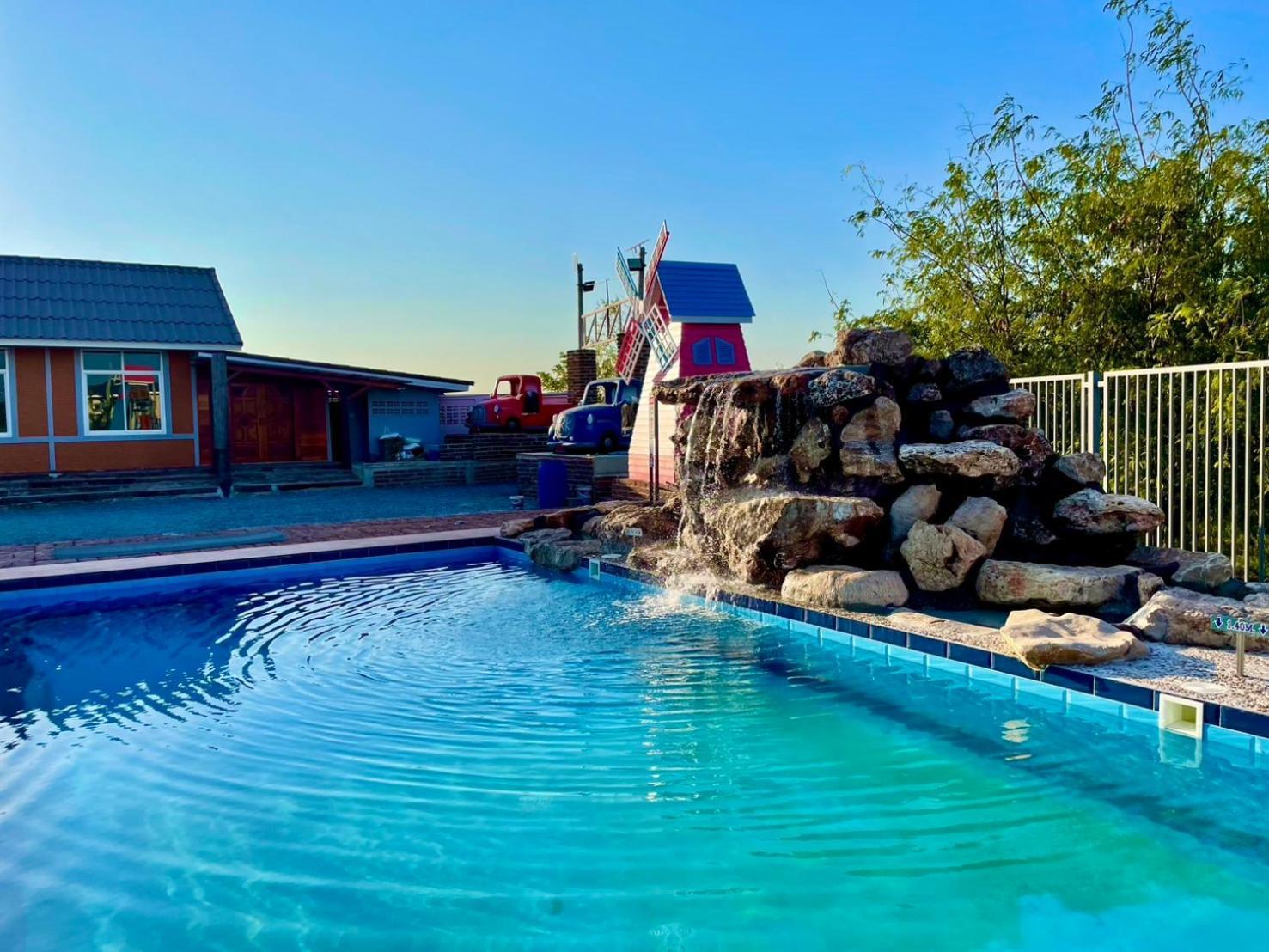 Mrk Resort & Massage Lop Buri Buitenkant foto